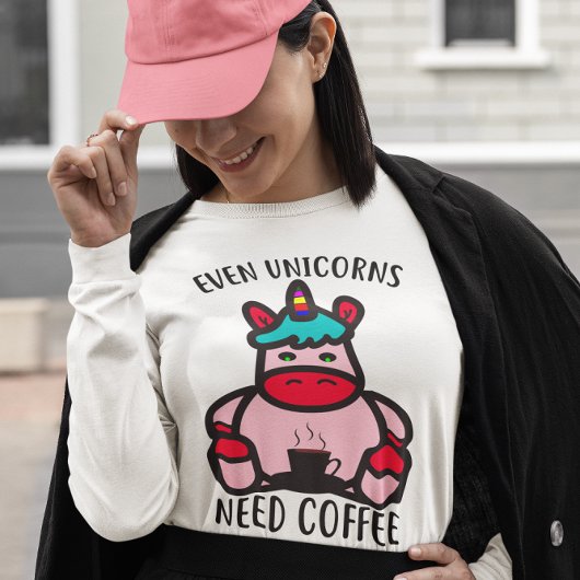 ユニコーンもコーヒーピンクおもしろいのユニコーンが必要 Tシャツ