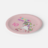 ユニコーンダビングローラスケートで滑る誕生日 ペーパープレート (アングル)