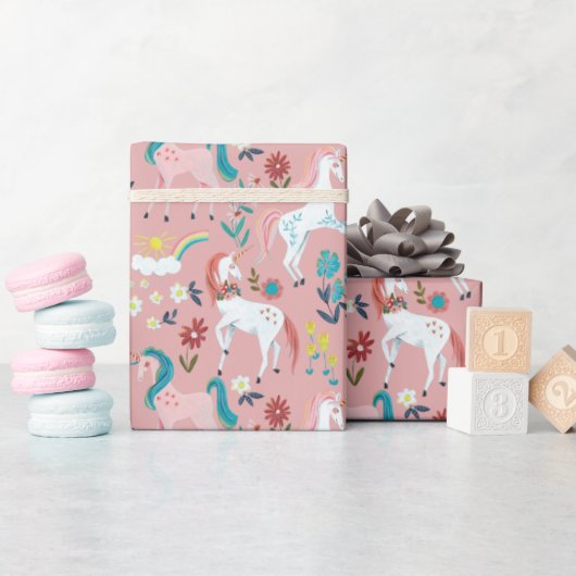ユニコーンピンクかわいい魔法の女の子の最初の誕生日 ラッピングペーパー (ベビーシャワー)