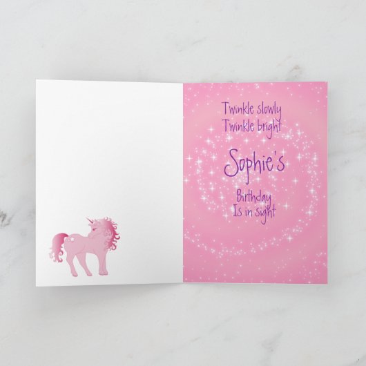 ユニコーンピンクと白かわいい女の子の年齢誕生日 カード (内部)