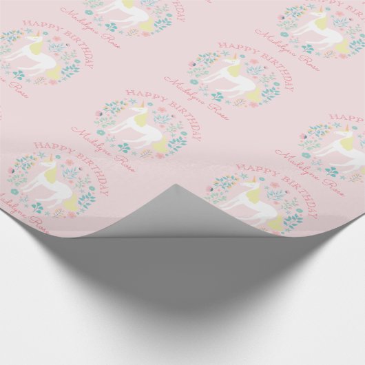 ユニコーンフローラ赤面ピンクパーソナライズされた誕生日 ラッピングペーパー (角)