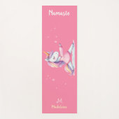 ユニコーンヨガポーズピンク赤面かわいい名前モノグラム ヨガマット (正面)