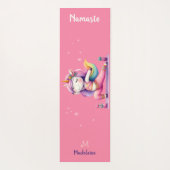 ユニコーンヨガポーズヨギピンクかわいい名前モノグラム ヨガマット (裏面)