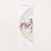 ユニコーンラバーズナマステヨガおもしろいかわいい名前モノグラム ヨガマット (裏面)