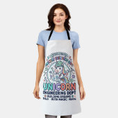 ユニコーン工学部ボールドタイポグラフィTシャツD エプロン (着用した状態)