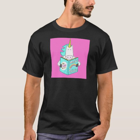 ユニコーン読の魔法トリック本かわいいユーモアのピンク Tシャツ (正面)