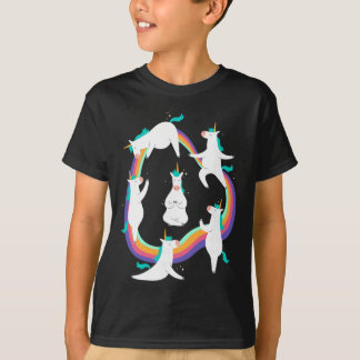 ユニコーン+ヨガ+太陽礼拝ポーズ+虹+ミーム Tシャツ