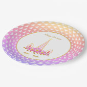 ユニコーン、花、金の飾りがパステルカラーの背景に散らばる ペーパープレート (アングル)