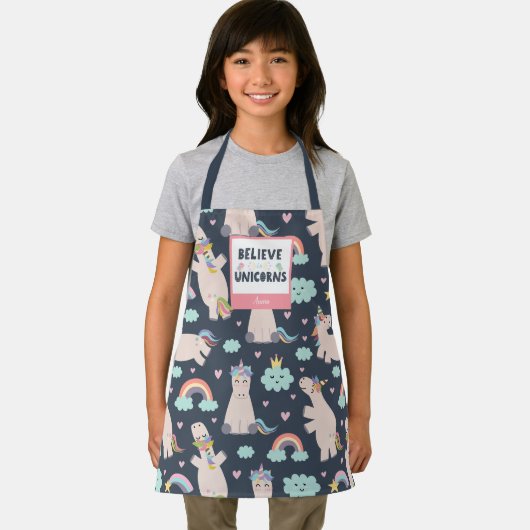 ユニコ信じーンズの青とピンクの女の子のパターンの子 エプロン (インサイチュ)