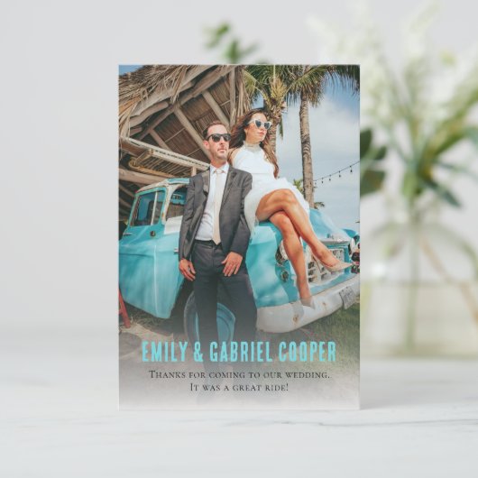 ユニークおもしろいキチハネムーン写真結婚の サンキューカード (スタンド正面)