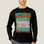 ユニークなカラフルな三角形のパターンと名言 トライブレンドTシャツ (正面)