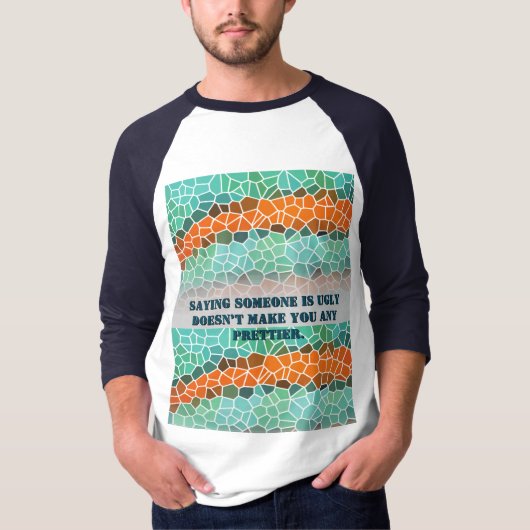ユニークなカラフルな三角形のパターンと名言 Tシャツ (正面)