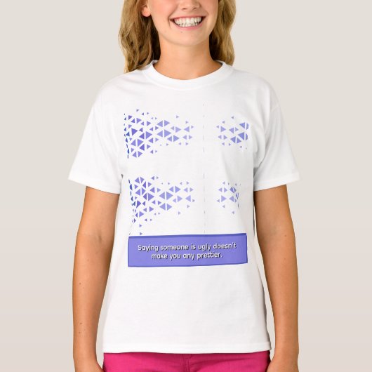 ユニークなカラフルな三角形のパターンと引用 Tシャツ (正面)