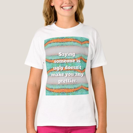 ユニークなカラフルトライアングルパターンと名言 Tシャツ (正面)