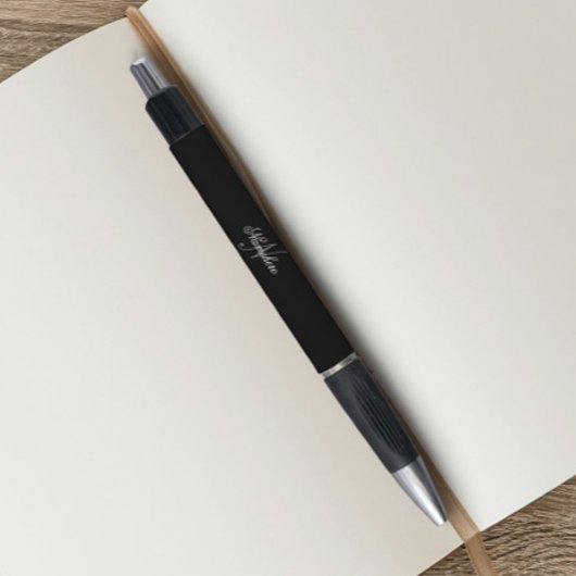 ユニークなパーソナライズされた黒と白の名前のモノグラム ボールペン