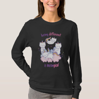 ユニークな存在でいることは魔法にかかったように素敵 猫とユニコーンの可愛いデザイン Tシャツ