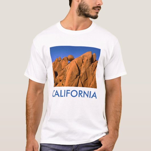 ユニークな岩の形成、カリフォルニア Tシャツ (正面)