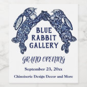 ユニークな青と白のウサギのラベルで特別なイベントを祝おう ワインラベル (シングルラベル)