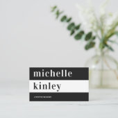 ユニークプロフェッショナルトレンディータイポグラフィ 名刺 (スタンド正面)