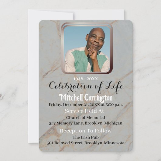 ユニークモダン白大理石の男性記念写真 招待状 (正面)