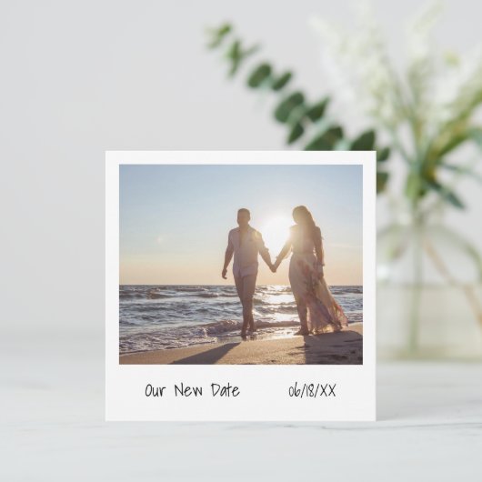 ユニークレトロインスタント写結婚真の延期 案内状 (スタンド正面)