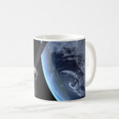 ユノ宇宙船の地球フライバイ中 コーヒーマグカップ (正面右)