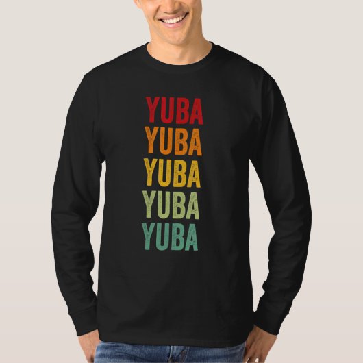 ユバ郡カリフォルニア虹のテキストデザイン Tシャツ (正面)