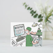 ユモアの医療カード - 外科医が手術の指示を確認 ポストカード (スタンド正面)