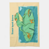 ユリの上にかわいい緑のカエル キッチンタオル (縦)