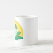 ユリの上のマンガの緑のカエル コーヒーマグカップ (中央)