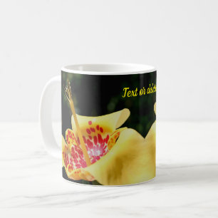 ユリの黄色い斑点パーソナライズされた花 コーヒーマグカップ
