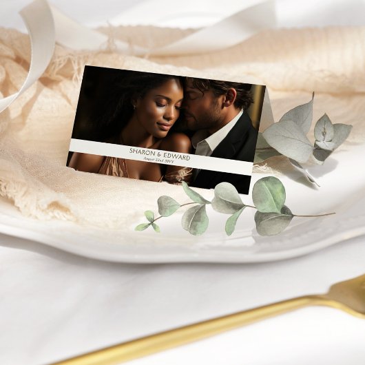 ユーカリの緑と金ゴールド結婚の写真を折り畳み プレイスカード