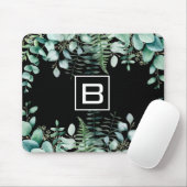 ユーカリの緑のウッドランドシダのモノグラムブラック マウスパッド (マウス)
