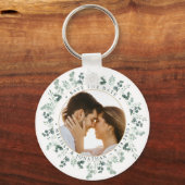 ユーカリの緑の写真結婚式の日付を保存 キーホルダー (正面)