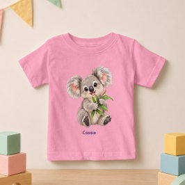 ユーカリの葉を持つ赤ちゃんコアラの名前入りグッズ ベビーTシャツ
