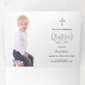 ユーカリエレガントカリ緑の少年の写真バプテスマ 三つ折り招待状 (内部最初)
