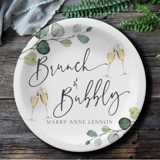 ユーカリミニマルプトゥスブランチとバブリー ペーパープレート