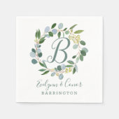 ユーカリ結婚プタスを用いたモノグラムの緑のリース スタンダードカクテルナプキン (正面)
