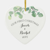 ユーカリ緑の初めてのクリスマス結婚した写真 セラミックオーナメント (正面)