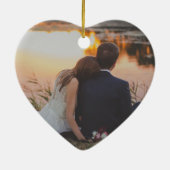 ユーカリ緑の初めてのクリスマス結婚した写真 セラミックオーナメント (裏面)