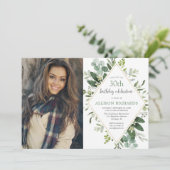 ユーカリ金ゴールドの年齢に関係なく成人の誕生日写真 招待状 (スタンド正面)