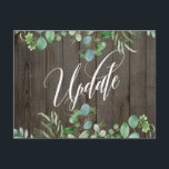 ユーカリ & 木製 延期結婚発表 ポストカード<br><div class="desc">フロントには、美しい渦巻きのスクリプトフォントで「更新」と書かれたグラフィックが特徴です。 茶色の木の壁のイメージに重ねられた水彩ユーカリの境界線アレンジメントでアクセントをつけ、すべてのレイヤーを別々に追加し、ロックを解除して最大のデザインコントロールを提供します。 テンプレートフィールドを使用して、個人の詳細を追加し、私のドラフトの文章を変更して、ニーズや状況に合わせてください。 // 119 //</div>