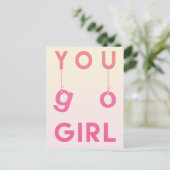 ユーゴーガール – おもしろいやる気を起こさせる引用文はがき ポストカード (スタンド正面)