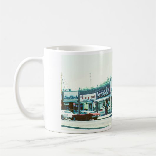 ユートピアの劇場及びロジャースのマグ コーヒーマグカップ (左)