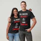 ユーモアあふれるイェス・キリストのティンパニ Tシャツ (ユニセックス)
