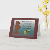 ユーモアあふれるクマの誕生日グリーティング カード (黄色い花)