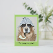 ユーモアあふれるゴールデンレトリバーの探偵犬の誕生日 ポストカード (スタンド正面)