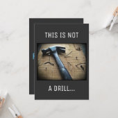 ユーモアあふれる父の日「これは訓練ではない」ダッドジョーク カード (正面/裏面インサイチュ)