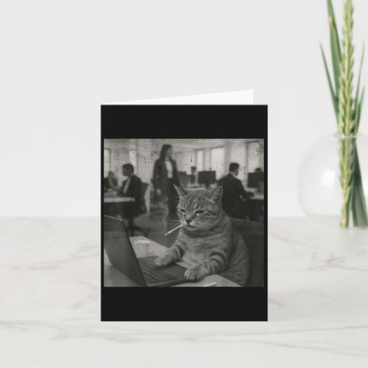 ユーモアあふれる猫のミーム 仕事中に煙草を吸う猫の面白画像 カード (正面)
