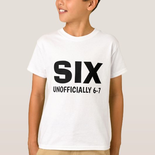 ユーモアあふれる6歳の誕生日おめでとうキッズTシャツ Tシャツ (正面)